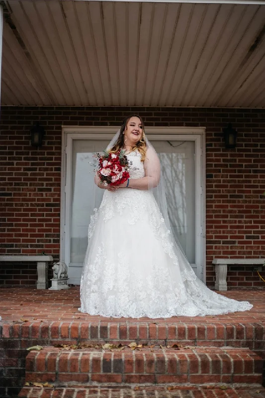 Low Prices David's Bridal Scalloped Lace and Tulle